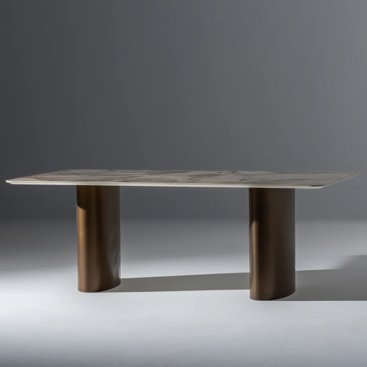 Masa de Dining de Lux, Iron I