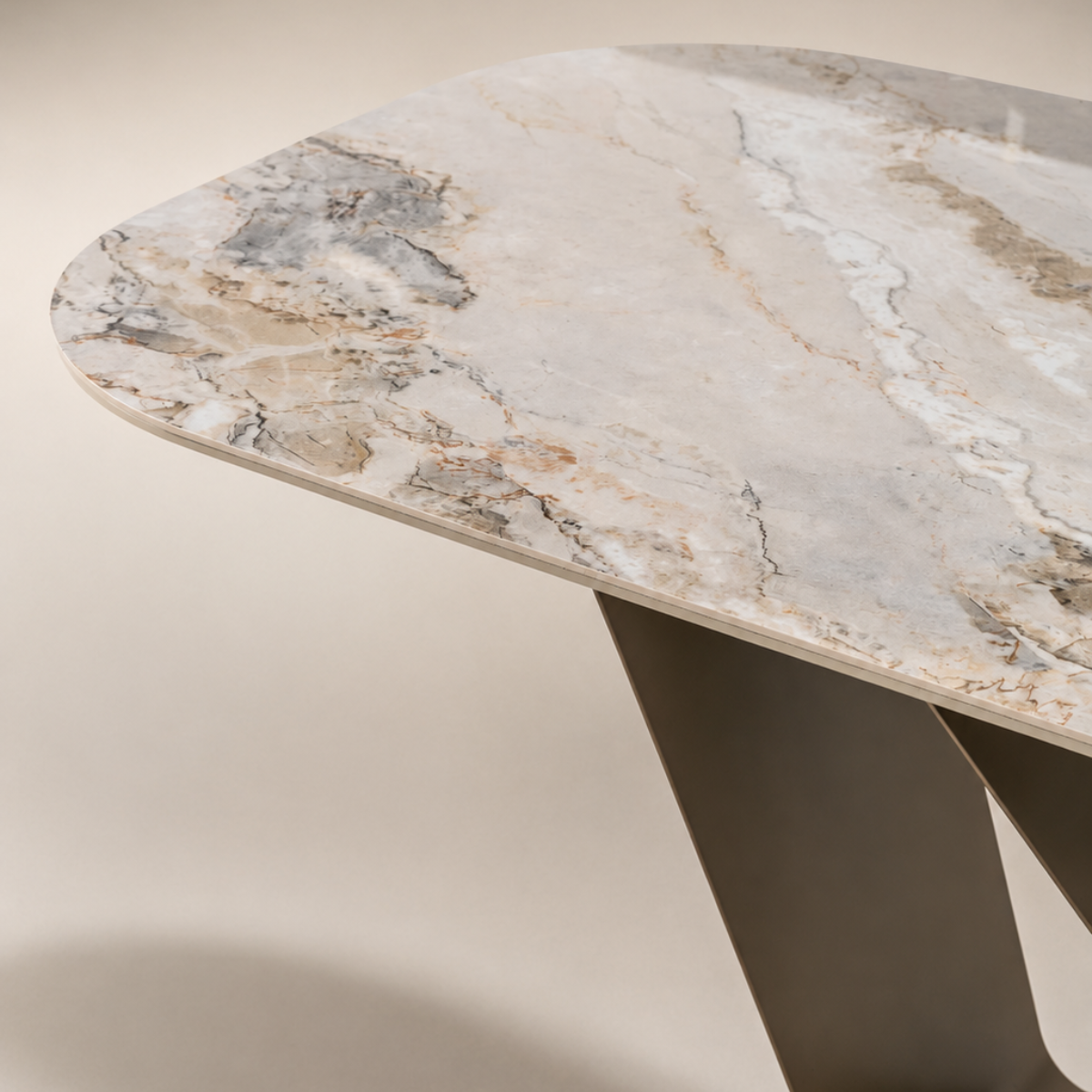 Masă Dining DOA – Blat Ceramic Premium și Bază Metalică Sculpturală