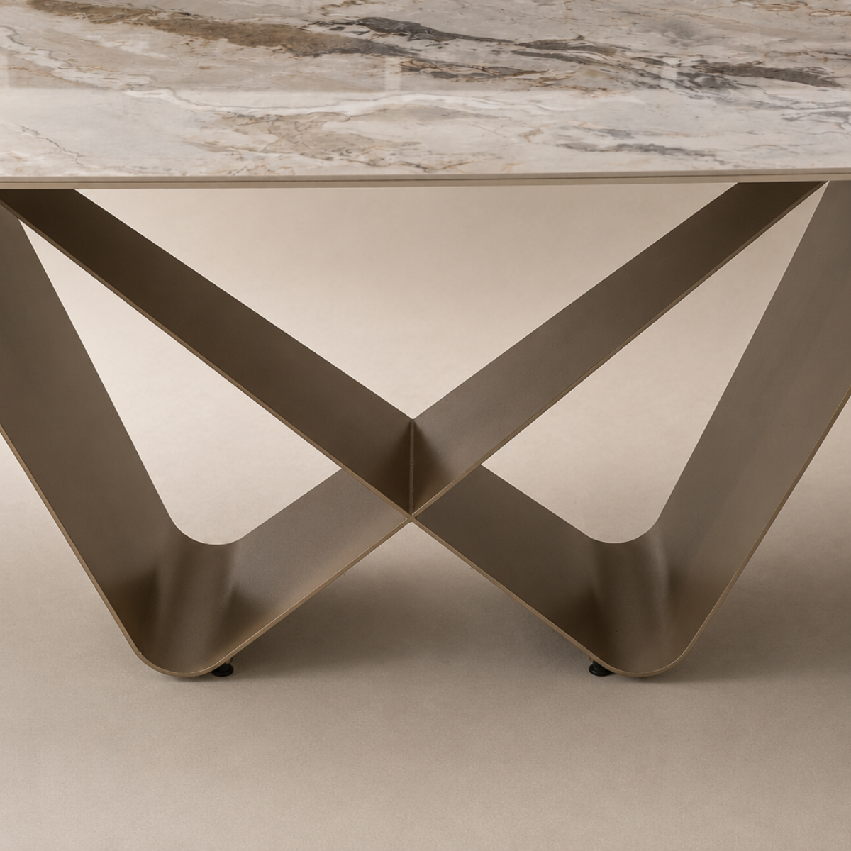 Masă Dining DOA – Blat Ceramic Premium și Bază Metalică Sculpturală