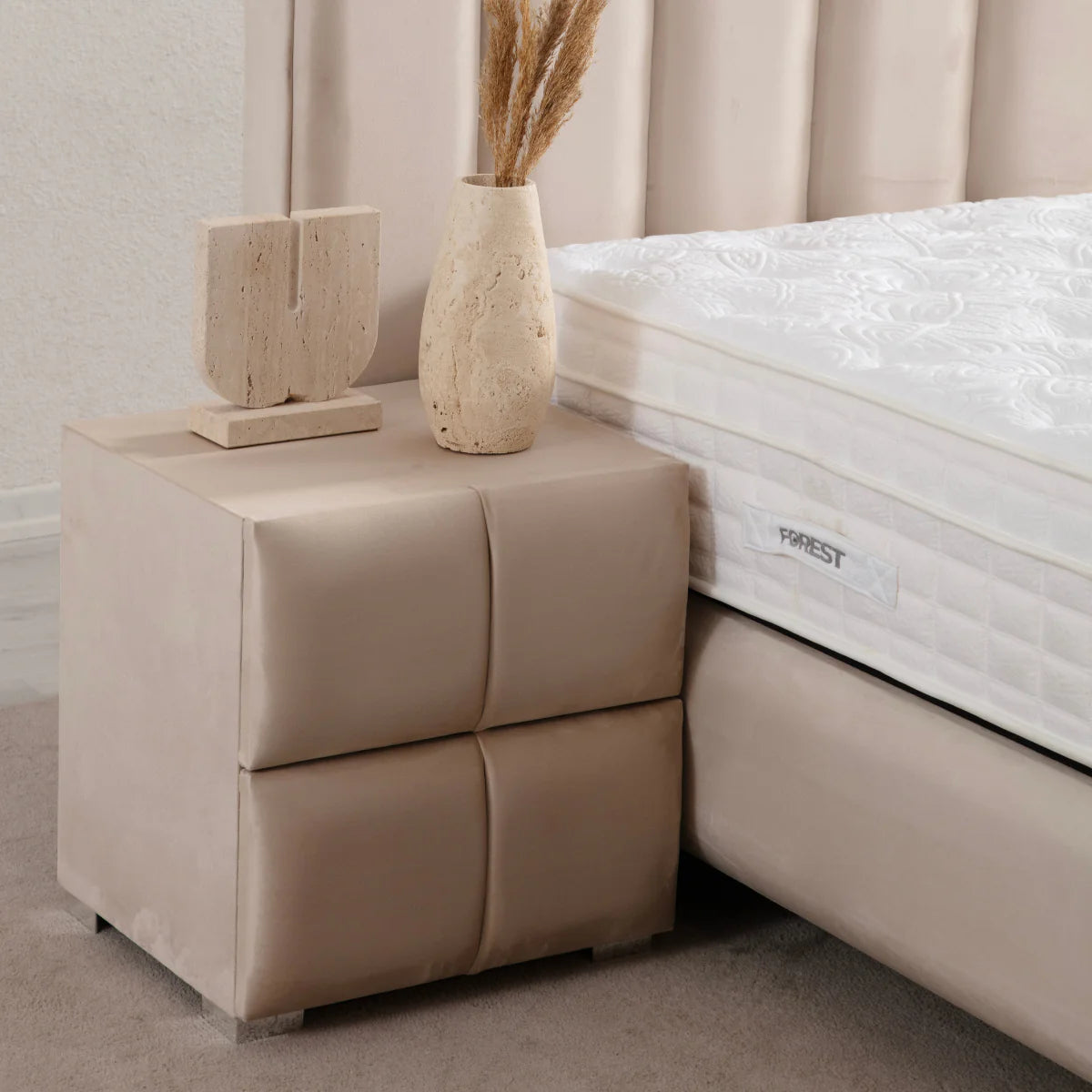 Pat Tapitat Modern, Defne
