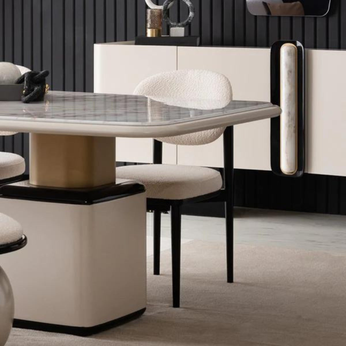 Masa De Dining, MONDO